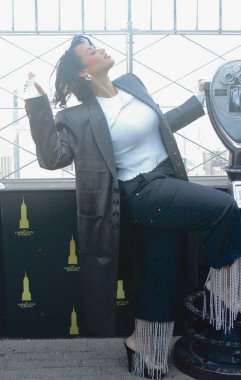 Yürüyen Ölüler 'in yapımcıları ve yapımcıları ikinci sezonun galasından önce Empire State Binası' nı ziyaret ederler. 29 Nisan 2025, New York, ABD (niyi fote / theenews2)