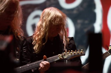 Sao Paulo (sp), Brezilya 03 / 05 / 2025 - bu cumartesi, Sao Paulo şehrinde düzenlenen Latin Amerika Anıtı 'nda, çeteciler açık havada Saxon grubunun performansı. (Fabricio Bomjardim / The Newws2) 