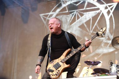 Sao Paulo (sp), Brezilya 03 / 05 / 2025 - Bu cumartesi, Latin Amerika 'nın Sao Paulo şehrinde düzenlenen anma töreninde, grup kamelot' nun açık havada performansı. (Fabricio Bomjardim / The Newws2) 