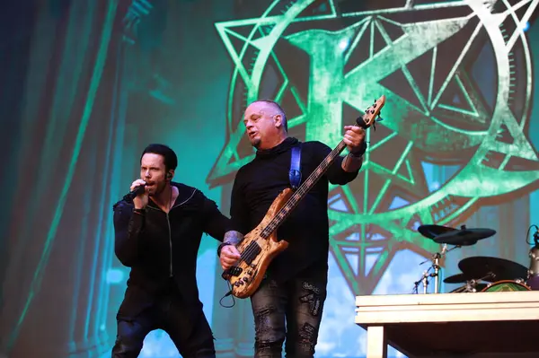 Sao Paulo (sp), Brezilya 03 / 05 / 2025 - Bu cumartesi, Latin Amerika 'nın Sao Paulo şehrinde düzenlenen anma töreninde, grup kamelot' nun açık havada performansı. (Fabricio Bomjardim / The Newws2) 