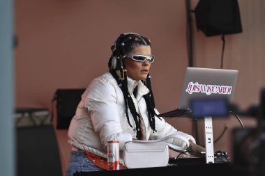 Sao Paulo (sp), Brezilya 03 / 05 / 2025 - dj luisa viscardi bu cumartesi öğleden sonra Sao Paulo 'daki villa lobos Park' ta düzenlenen nomade festivalinin açılışını gerçekleştirdi..