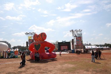 Sao Paulo (sp), Brezilya 03 / 05 / 2025 - dj luisa viscardi bu cumartesi öğleden sonra Sao Paulo 'daki villa lobos Park' ta düzenlenen nomade festivalinin açılışını gerçekleştirdi..