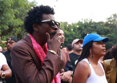 Sao Paulo (sp), 04 / 05 / 2025 - şarkıcı Flor 'ın babası, şarkıcı seu jorge' un katılımıyla, nomade festivalinde sahne alan kızı prestijli şarkıcı Lobos Park 'ta