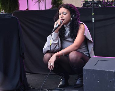 Sao Paulo (sp), 04 / 05 / 2025 - şarkıcı Flor 'ın babası, şarkıcı seu jorge' un katılımıyla, nomade festivalinde sahne alan kızı prestijli şarkıcı Lobos Park 'ta