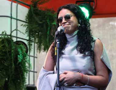 Sao Paulo (sp), 04 / 05 / 2025 - şarkıcı Flor 'ın babası, şarkıcı seu jorge' un katılımıyla, nomade festivalinde sahne alan kızı prestijli şarkıcı Lobos Park 'ta