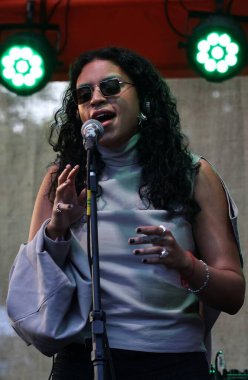 Sao Paulo (sp), 04 / 05 / 2025 - şarkıcı Flor 'ın babası, şarkıcı seu jorge' un katılımıyla, nomade festivalinde sahne alan kızı prestijli şarkıcı Lobos Park 'ta