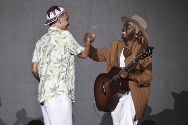 Sao Paulo (SP), Brezilya 04 / 05 / 2025 - şarkıcı Joao Gomes 'in şarkıcı Jota.pe' nin katılımıyla gerçekleştirilen gösteri, Alto de Pinheiros 'taki Villa Lobos Park' ta düzenlenen Nomade Festivali sırasında sahneleniyor. 