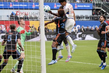 NICFC FC Cincinnati 'ye karşı. 4 Mayıs 2025, New York, ABD: Özgür, nycfc ve fc Cincinnati arasındaki futbol maçı kalecisi Mls için geçerli Citifield (Niyi Fote / Thenews2) 