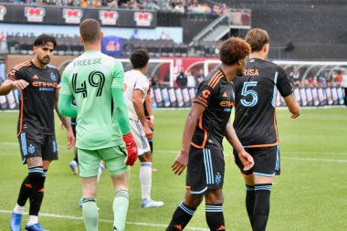 NICFC FC Cincinnati 'ye karşı. 4 Mayıs 2025, New York, ABD: Özgür, nycfc ve fc Cincinnati arasındaki futbol maçı kalecisi Mls için geçerli Citifield (Niyi Fote / Thenews2) 
