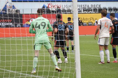 NICFC FC Cincinnati 'ye karşı. 4 Mayıs 2025, New York, ABD: Özgür, nycfc ve fc Cincinnati arasındaki futbol maçı kalecisi Mls için geçerli Citifield (Niyi Fote / Thenews2) 