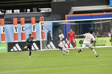 NICFC FC Cincinnati 'ye karşı. 4 Mayıs 2025, New York, ABD: nycfc ve fc Cincinnati arasındaki futbol maçı sırasında Niyi Fote / Thenews2) 