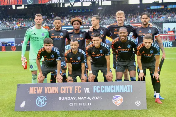 NICFC FC Cincinnati 'ye karşı. 4 Mayıs 2025, New York, ABD: nycfc ve fc Cincinnati arasındaki futbol maçı sırasında Mls için geçerli olan Cincinnati (Niyi Fote / Thenews2) 