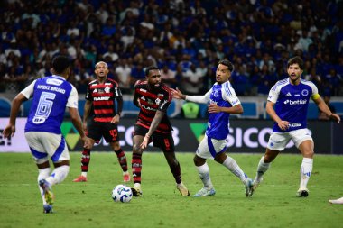 Belo horizonte (mg), 04 / 05 / 2025 - flamengo oyuncusu Gerson, Brezilya şampiyonluk serisinin 7. turu için yapılan cruzeiro ve flamengo arasında Mineirao Gerais 'deki Mineirao Stadyumu' nda (paulo ti / thenews2)