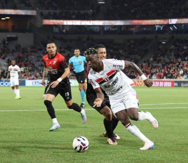 Curitiba (Pr), Brezilya 04 / 05 / 2025 - ligga arena 'da düzenlenen Brezilya şampiyonluk serisi b' nin 6. raundunda atletizm ve botafogo sp arasında oynanan maçta çekildi.