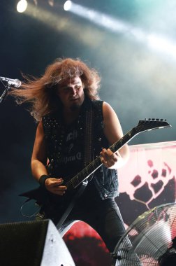 Sao Paulo (sp), Brezilya 04 / 05 / 2025 - Latin Amerika 'nın anısına düzenlenen ve Brezilya' nın en büyük metal festivali olan, çete üyelerinin güneş sahnesindeki çekimlerini kapatan grubun performansı (04)