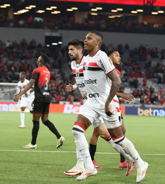 Curitiba (pr), Brazil 04 / 05 / 2025 - Atletico ve botafogo sp arasında oynanan karşılaşma sırasında oyuncu tevis Gabriel, ligga arena 'da düzenlenen 6.