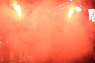 10 Mayıs 2025, New York, ABD: nycfc taraftarları New York 'taki Yankee Stadyumu' nda New York FC ve Cf Montreal arasındaki futbol maçından önce kutlama yapıyorlar. (Niyi Fote / Thenews2)