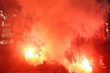 10 Mayıs 2025, New York, ABD: nycfc taraftarları New York 'taki Yankee Stadyumu' nda New York FC ve Cf Montreal arasındaki futbol maçından önce kutlama yapıyorlar. (Niyi Fote / Thenews2)