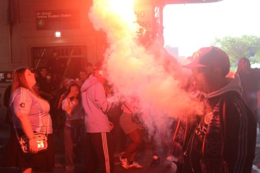 10 Mayıs 2025, New York, ABD: nycfc taraftarları New York 'taki Yankee Stadyumu' nda New York FC ve Cf Montreal arasındaki futbol maçından önce kutlama yapıyorlar. (Niyi Fote / Thenews2)