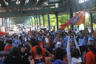 10 Mayıs 2025, New York, ABD: nycfc taraftarları New York 'taki Yankee Stadyumu' nda Niyi Fote / Thenews2)