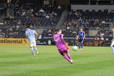 10 Mayıs 2025, New York, ABD: Freese (# 49) futbol maçı sırasında New York 'taki Yankee Stadyumu' ndaki Mls maçında Nycfc ve Cf Montreal 'in kalecisi. (Niyi Fote / Thenews2)