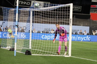 10 Mayıs 2025, New York, ABD: Freese (# 49) futbol maçı sırasında New York 'taki Yankee Stadyumu' ndaki Mls maçında Nycfc ve Cf Montreal 'in kalecisi. (Niyi Fote / Thenews2)