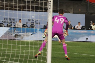 10 Mayıs 2025, New York, ABD: Freese (# 49) futbol maçı sırasında New York 'taki Yankee Stadyumu' ndaki Mls maçında Nycfc ve Cf Montreal 'in kalecisi. (Niyi Fote / Thenews2)