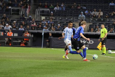 10 Mayıs 2025, New York, ABD: New York, New York 'taki Yankee Stadyumu' ndaki Mls maçında NYFC ve CF Montreal arasında oynanan futbol maçında ahlak dersi. (Niyi Fote / Thenews2)