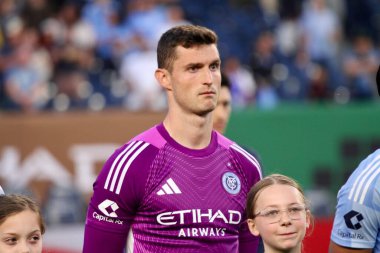 10 Mayıs 2025, New York, ABD: Freese (# 49) futbol maçı sırasında New York 'taki Yankee Stadyumu' ndaki Mls maçında Nycfc ve Cf Montreal 'in kalecisi. (Niyi Fote / Thenews2)