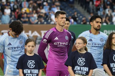 10 Mayıs 2025, New York, ABD: Freese (# 49) futbol maçı sırasında New York 'taki Yankee Stadyumu' ndaki Mls maçında Nycfc ve Cf Montreal 'in kalecisi. (Niyi Fote / Thenews2)