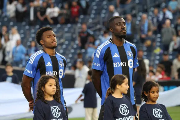 10 Mayıs 2025, New York, ABD: New York 'taki Yankee Stadyumu' ndaki Mls maçında NYFC ve CF Montreal arasındaki maç geçerlidir. (Niyi Fote / Thenews2)