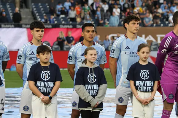 10 Mayıs 2025, New York, ABD: New York 'taki Yankee Stadyumu' ndaki Mls maçında NYFC ve CF Montreal arasındaki maç geçerlidir. (Niyi Fote / Thenews2)