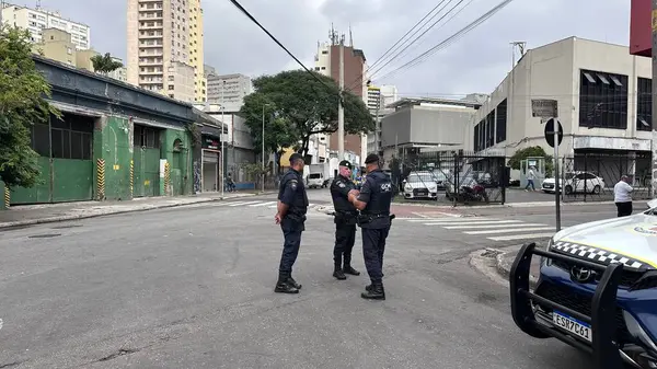 Sao Paulo (sp), Brezilya 12 / 5 / 2025 - rua dos gusmoes köşesinden protestanlarla dağıtılan cracolandia kullanıcıları, bu pazartesi, 12 Mayıs 2025. (Oslaim Brito / Tenews2) 