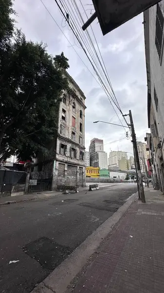 Sao Paulo (sp), Brezilya 12 / 5 / 2025 - rua dos gusmoes köşesinden protestanlarla dağıtılan cracolandia kullanıcıları, bu pazartesi, 12 Mayıs 2025. (Oslaim Brito / Tenews2) 