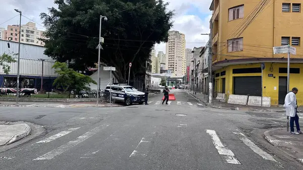 Sao Paulo (sp), Brezilya 12 / 5 / 2025 - rua dos gusmoes köşesinden protestanlarla dağıtılan cracolandia kullanıcıları, bu pazartesi, 12 Mayıs 2025. (Oslaim Brito / Tenews2) 