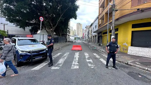 Sao Paulo (sp), Brezilya 12 / 5 / 2025 - rua dos gusmoes köşesinden protestanlarla dağıtılan cracolandia kullanıcıları, bu pazartesi, 12 Mayıs 2025. (Oslaim Brito / Tenews2) 