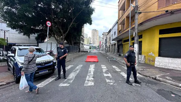 Sao Paulo (sp), Brezilya 12 / 5 / 2025 - rua dos gusmoes köşesinden protestanlarla dağıtılan cracolandia kullanıcıları, bu pazartesi, 12 Mayıs 2025. (Oslaim Brito / Tenews2) 