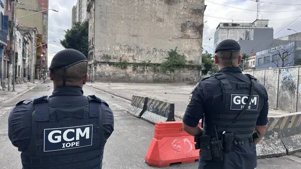 Sao Paulo (sp), Brezilya 12 / 5 / 2025 - rua dos gusmoes köşesinden protestanlarla dağıtılan cracolandia kullanıcıları, bu pazartesi, 12 Mayıs 2025. (Oslaim Brito / Tenews2) 