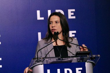 13 Mayıs 2025, New York, ABD: Raquel Lyra, Pernambuco valisi, New York 'taki Harvard Club' da düzenlenen 14. Lide Brezilya yatırım forumu sırasında (niyi fote / thenews2)