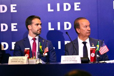 13 Mayıs 2025, New York, ABD: (l-r) Vali do sul, Eduardo Leite ve Jorginho Mello, 14. lide Brezilya yatırım forumu sırasında Santa Catarina valisi (niyi fote / thews2)
