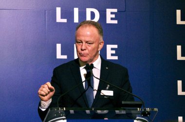 13 Mayıs 2025, New York, ABD: Renato Casagrande, Espirito Santos Valisi, New York 'taki Harvard Club' da düzenlenen 14. Lide Brezilya Yatırım Forumu sırasında (niyi fote / the enews2)