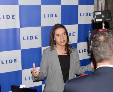 13 Mayıs 2025, New York, ABD: Raquel Lyra, New York 'taki Harvard Club' da düzenlenen 14. lide Brezilya yatırım forumu sırasında gerçekleştirilen Pernambuco valisi (niyi fote / thenews2)