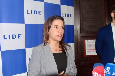 13 Mayıs 2025, New York, ABD: Raquel Lyra, New York 'taki Harvard Club' da düzenlenen 14. lide Brezilya yatırım forumu sırasında gerçekleştirilen Pernambuco valisi (niyi fote / thenews2)