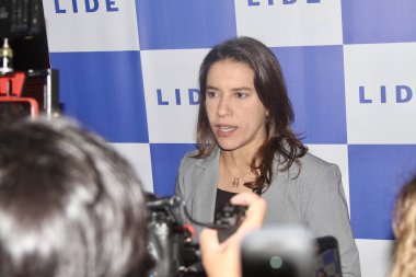13 Mayıs 2025, New York, ABD: Raquel Lyra, New York 'taki Harvard Club' da düzenlenen 14. lide Brezilya yatırım forumu sırasında gerçekleştirilen Pernambuco valisi (niyi fote / thenews2)