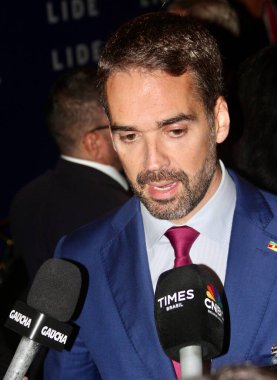 13 Mayıs 2025, New York, ABD: Eduardo Leite, Rio Grande do sul valisi, 14. Lide Brezilya yatırım forumunun sonunda bir basın toplantısına katılır (niyi fote / thews2)
