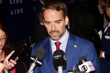 13 Mayıs 2025, New York, ABD: Eduardo Leite, Rio Grande do sul valisi, 14. Lide Brezilya yatırım forumunun sonunda bir basın toplantısına katılır (niyi fote / thews2)