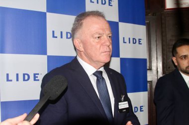 13 Mayıs 2025, New York, ABD: Renato Casagrande, New York 'taki Harvard Club' da düzenlenen 14. Lide Brezilya Yatırım Forumu sırasında (niyi fote / theenews2)