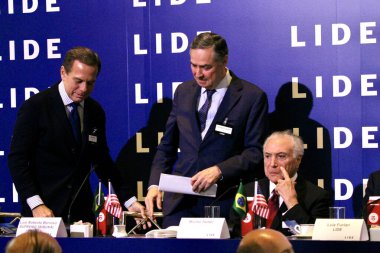 New York 'ta 14. Lide Brezilya Yatırım Forumu. 13 Mayıs 2025, New York, ABD: (l-r) joao doria, eski Sao Paulo valisi, Luis Roberto Barroso (niyi fote / theenews2)