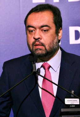 13 Mayıs 2025, New York, ABD: Rio de Janeiro Valisi, Claudio Castro, New York 'taki Harvard Club' da düzenlenen 14. Lide Brezilya Yatırım Forumu sırasında (Niyi fote / thenews2)