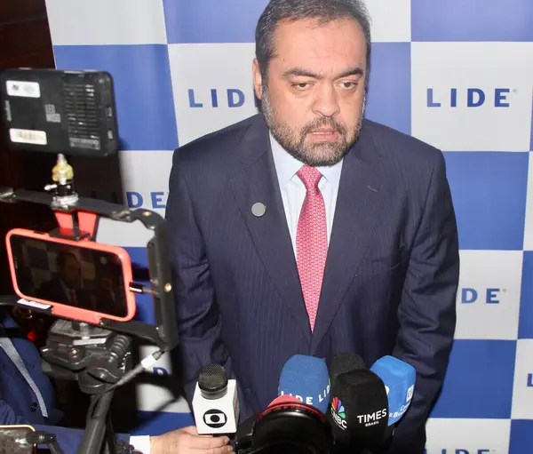 13 Mayıs 2025, New York, ABD: Raquel Lyra, New York 'taki Harvard Club' da düzenlenen 14. lide Brezilya yatırım forumu sırasında gerçekleştirilen Pernambuco valisi (niyi fote / thenews2)